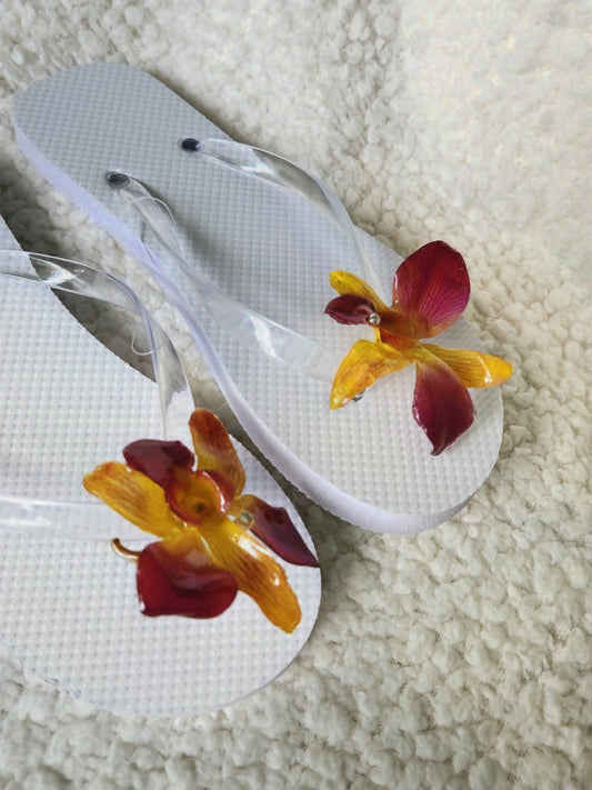 Chancleta blanca con orquídea