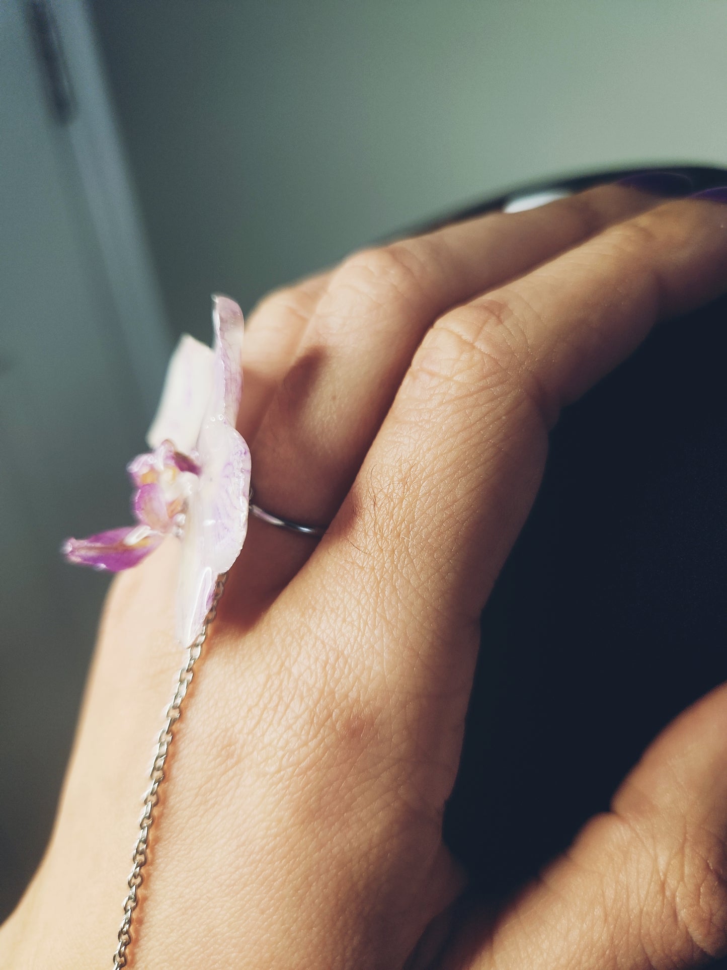anillo con cadena