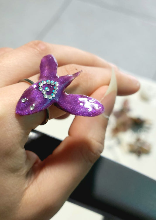 anillo de pétalos de margarita