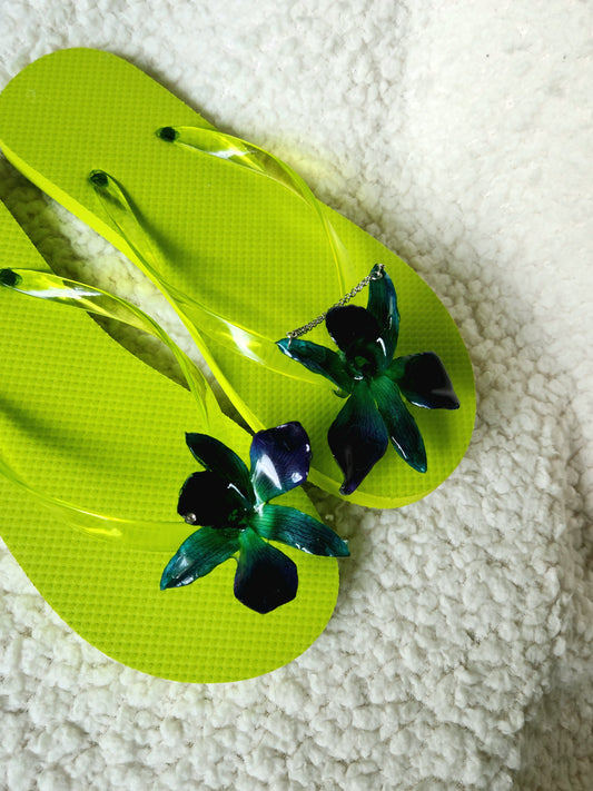 chancleta verde con dije de orquídea